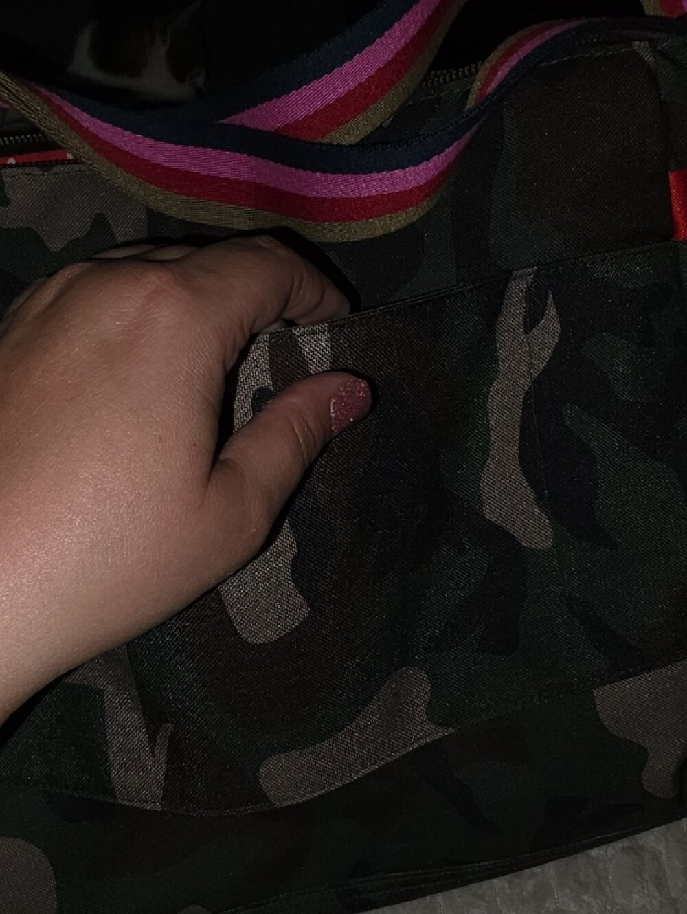 Plunder Camo Laptop Bag with Pink Straps and Rainbow Strap - Picture 4 of 4